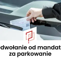 Dłoń umieszcza dokument pod wycieraczką. To odwołanie od mandatu za parkowanie.