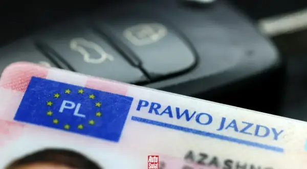 Kluczyk samochodowy i prawo jazdy z kodem 78. Gotowość do jazdy!