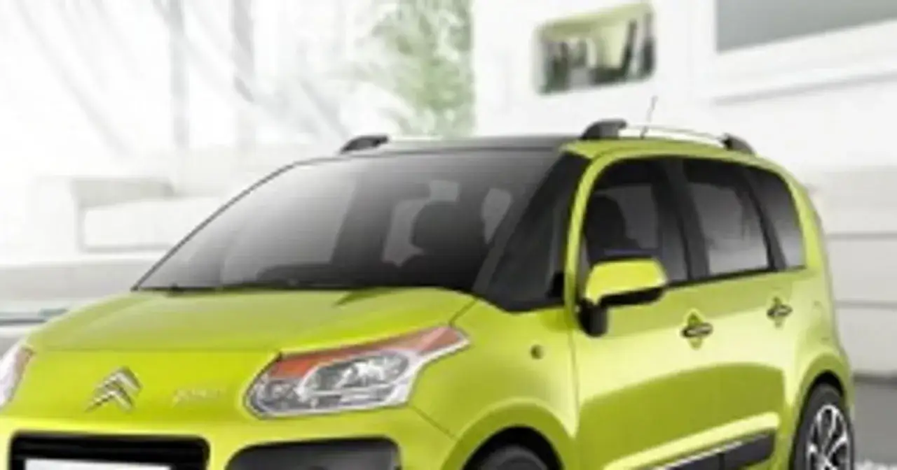 Jasnozielony Citroen C3 Picasso, idealny do miasta. Poznaj jego kompaktowe wymiary.