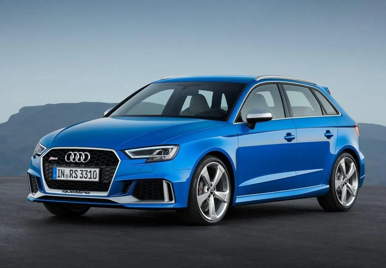 Niebieskie Audi RS3 Sportback z napędem quattro. Poznaj audi rs3 dane techniczne i poczuj moc.