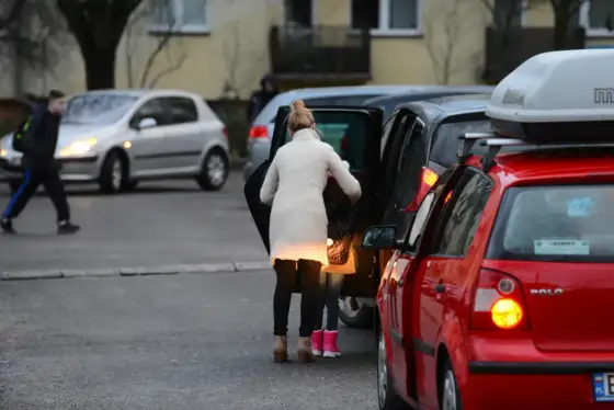 Parkowanie - Gdzie wolno, a gdzie nie? Uniknij mandatu!